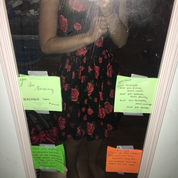 Dress - Picture 3 of 3